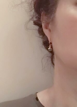 Mini créoles doré avec lapis lazuli