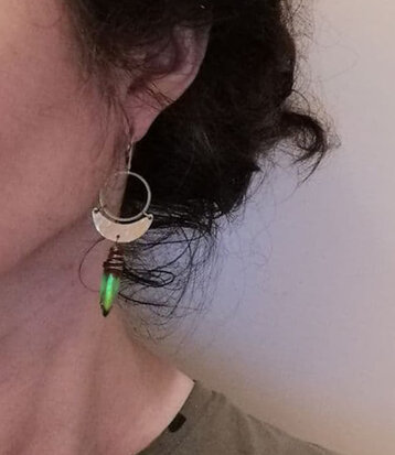 Boucles d'oreilles demi-lune vertes