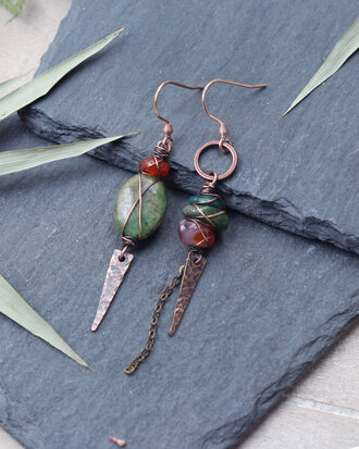 Boucles d'oreilles vikings avec agate verte