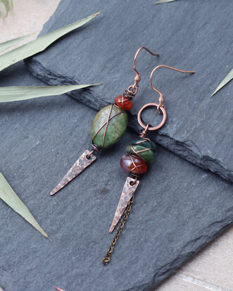 Boucles d'oreilles vikings avec agate verte