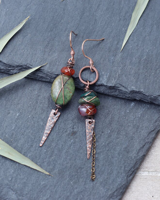 Boucles d'oreilles vikings avec agate verte