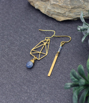 Boucles d'oreilles asymetriques avec kyanite