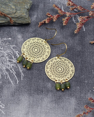 Boucles d'oreilles cercles dorees avec jade